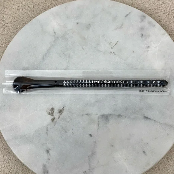 New Love + Craft + Beauty Highlighter Makeup Brush #9 - Picture 3 of 6